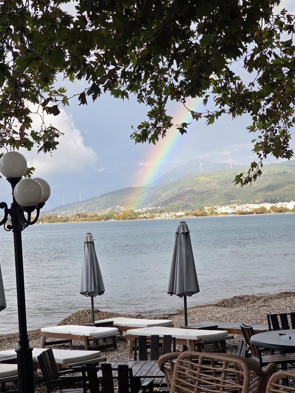Regenbogen &uuml;ber der Bucht