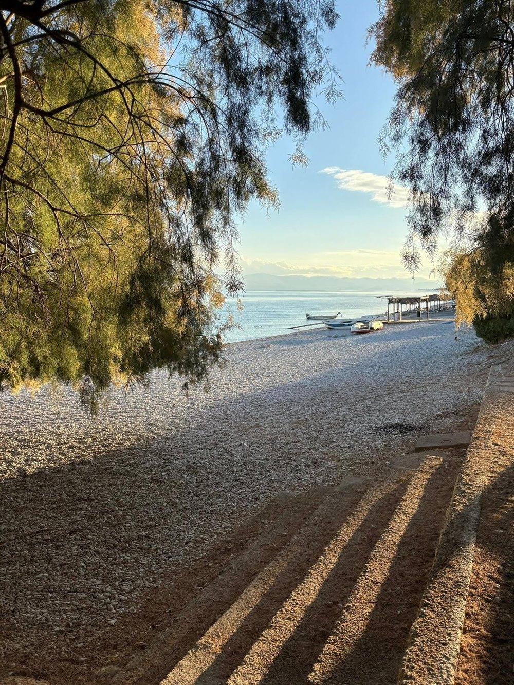 Kiesstrand am Golf von Korinth